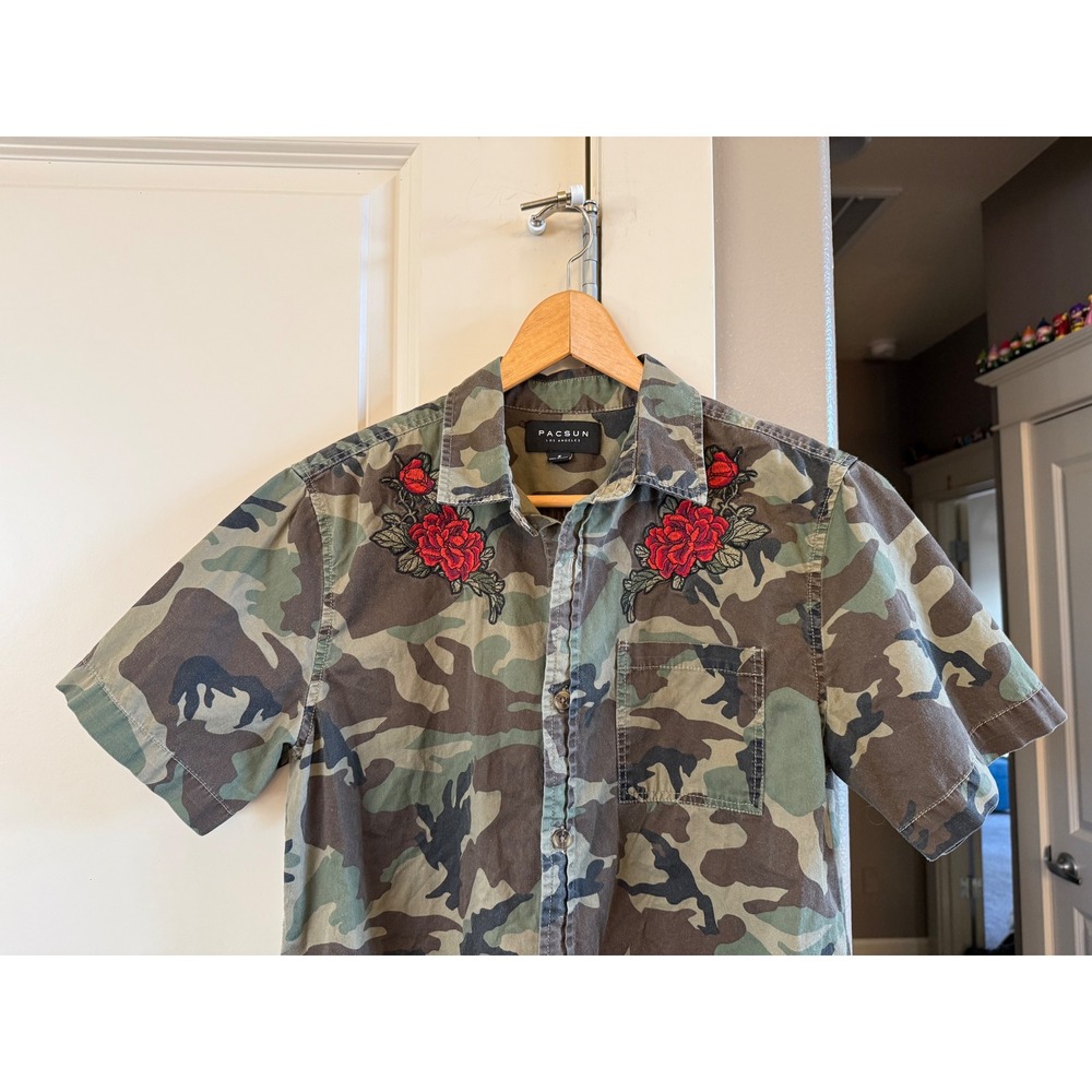 Men's Pacsun Woodland‎ Camo with Roses Short Sleeve Small Button Down Shirt - Picture 5 of 7